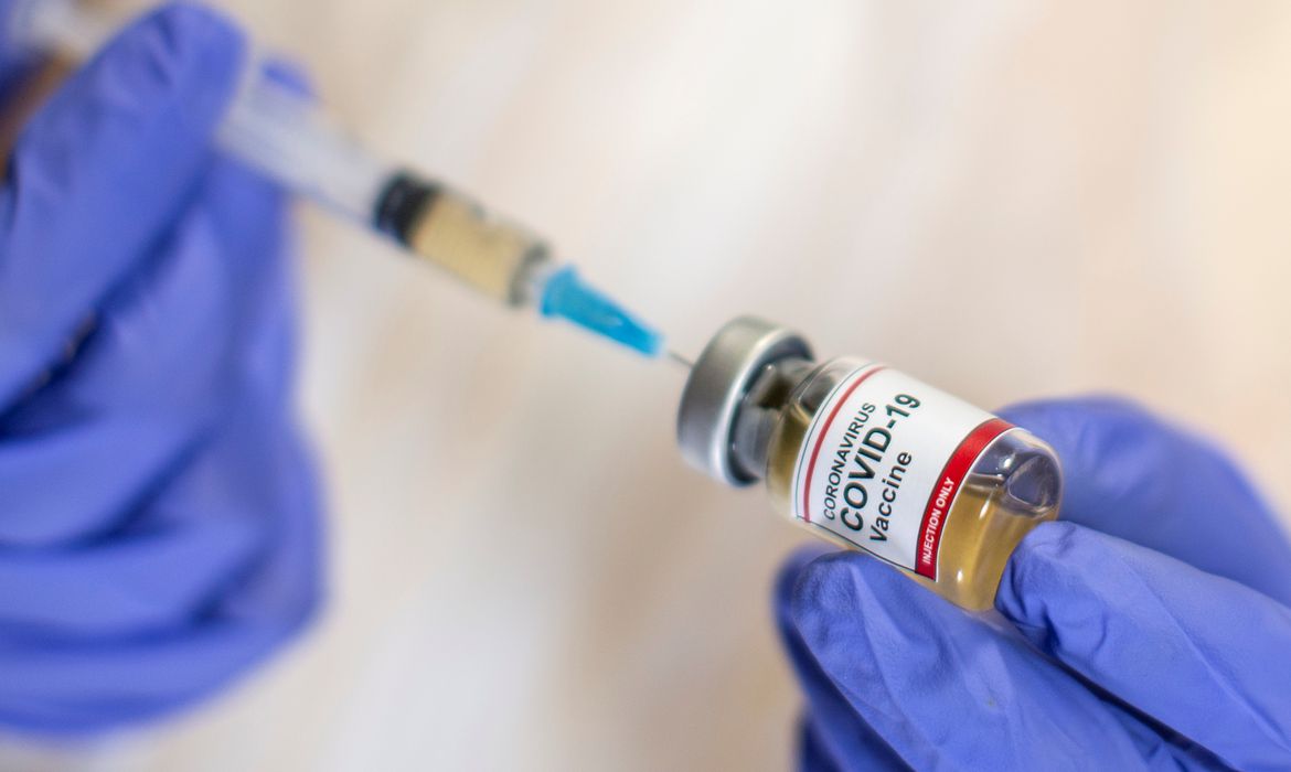 Pfizer começa a imunizar 1,4 mil voluntários que tomaram placebo em teste no Brasil de vacina contra Covid-19